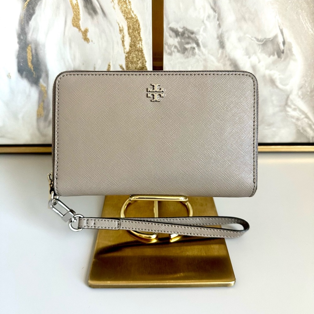 EUC Tory Burch Robinson Zip Wallet